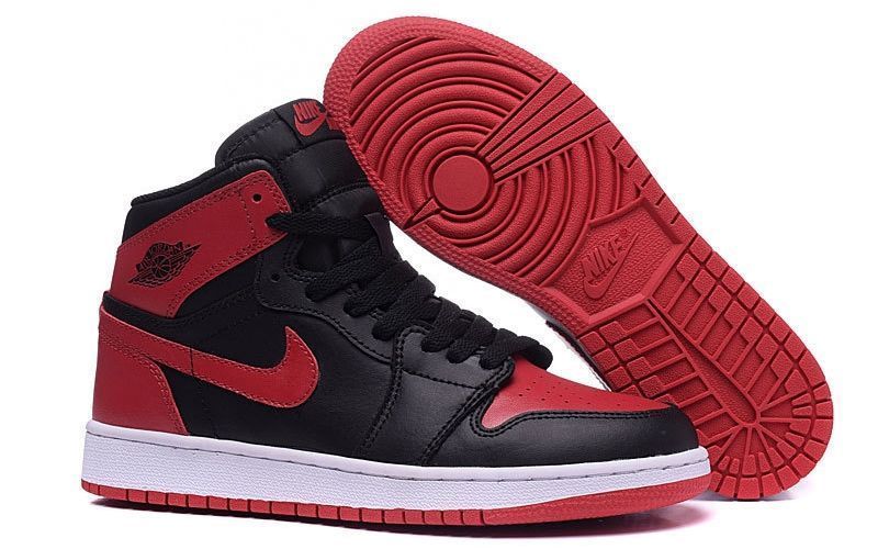 Джорданы 1 черные. Nike Air Jordan 1 Red. Nike Air Jordan 1 Retro. Nike Air Jordan 1 Black Red. Nike Air Jordan 1 Retro Black/Red.
