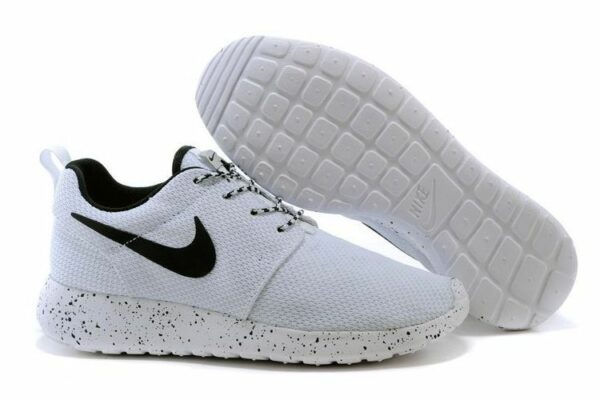 Nike Roshe Run белые с черным (35-44)